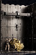 Sada plastového modelu Hexa Gear 1/24 Block Base 04 DX Arsenal Grid 23 cm - Vážně poškozený obal